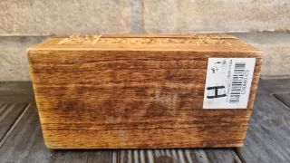 Portagioie in legno intagliato