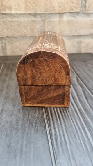 Portagioie in legno intagliato