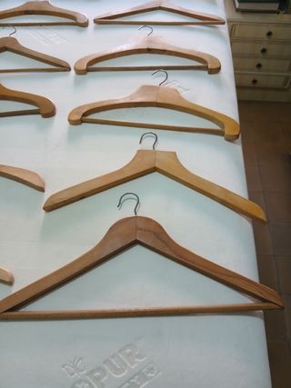 Perchas de madera (pack) vintage.