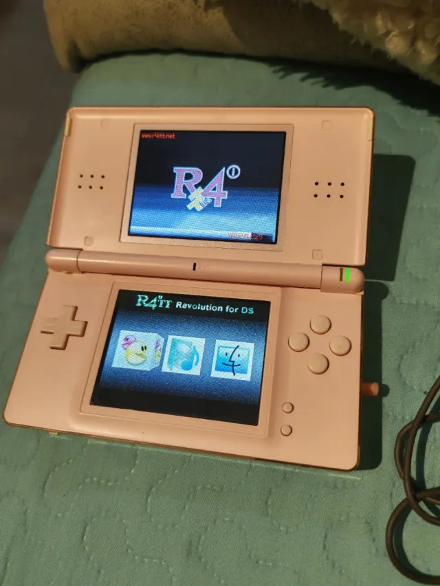 Nintendo DS Lite Rosa + 22 Juegos