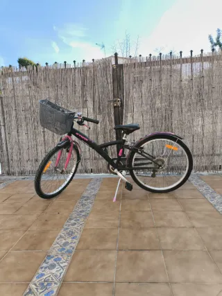 Bicicleta BTWIN 24 niña con cesta