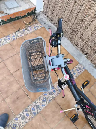 Bicicleta BTWIN 24 niña con cesta