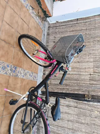 Bicicleta BTWIN 24 niña con cesta