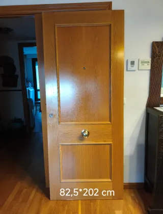 Puerta de entrada vivienda madera 82,5x202 cm