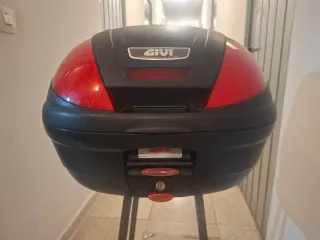 Baúl Givi 30L Monolock