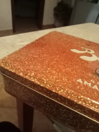 Scatola di latta Baci Gusto Amaretto