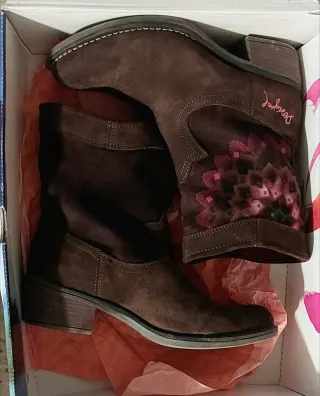 Botines Desigual Marrones con Detalles Rosas