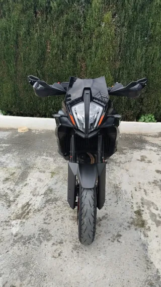 KTM 890 SMT.