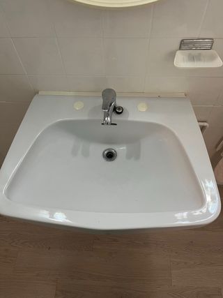 Lavabo antiguo de cerámica