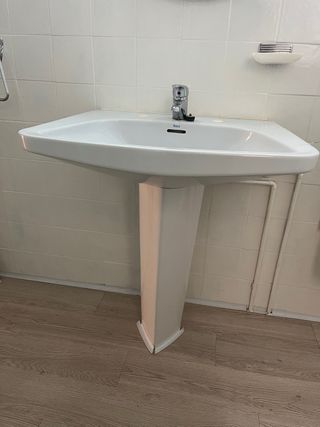 Lavabo antiguo de cerámica