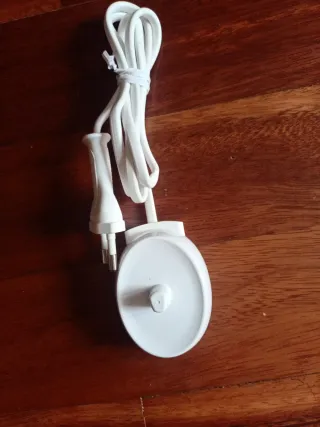 •CARGADOR PARA CEPILLO ELÉCTRICO . "ORAL B ".