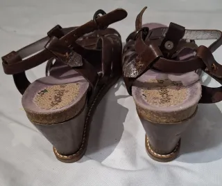 Sandalias cuña cuero marrón  talla 40