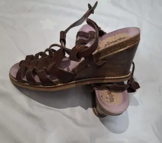 Sandalias cuña cuero marrón  talla 40
