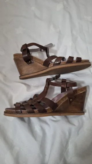 Sandalias cuña cuero marrón  talla 40