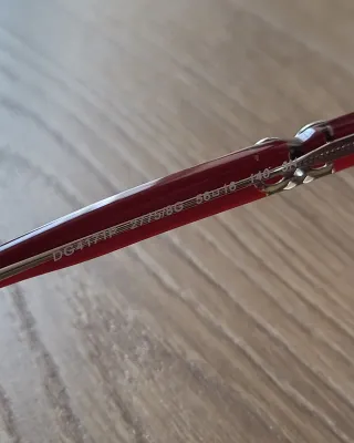 Gafas de sol Dolce & Gabbana rojas con funda