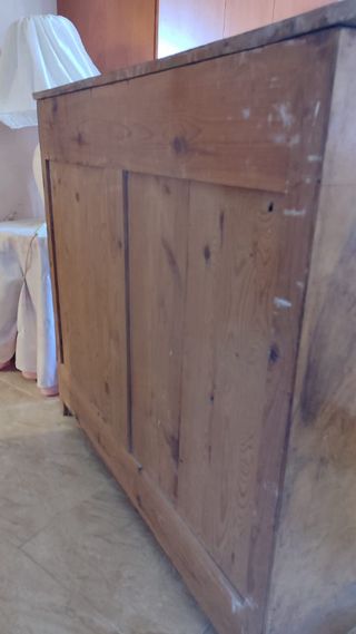 Cómoda antigua de nogal macizo S. XIX