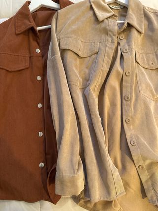 Camisas de pana marrones y beige
