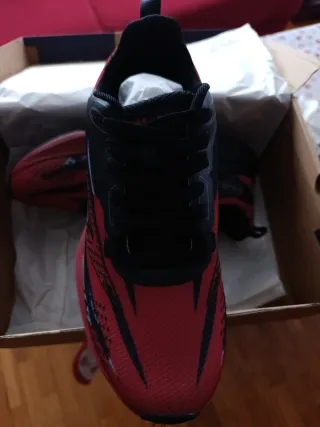 Zapatillas Fila Talla 42 Rojas y Negras