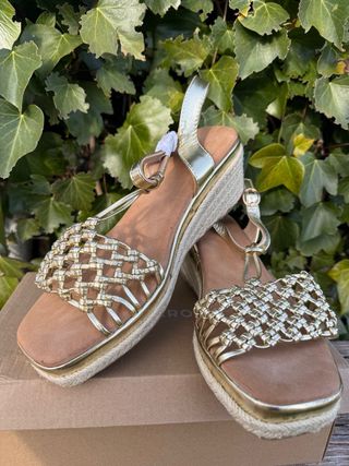 Sandalias cuña doradas talla 40
