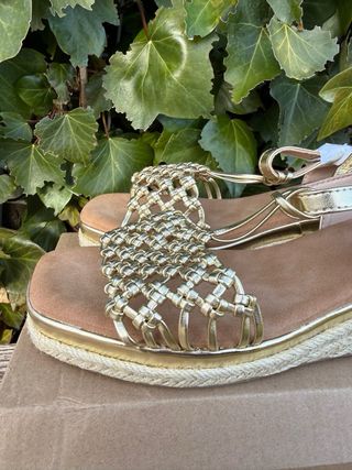 Sandalias cuña doradas talla 40