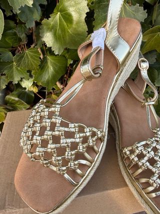 Sandalias cuña doradas talla 40