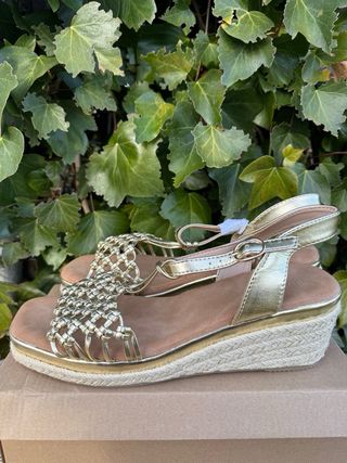 Sandalias cuña doradas talla 40