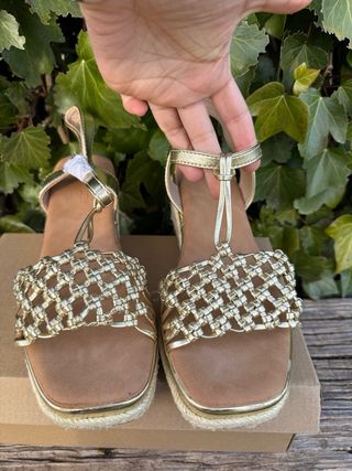Sandalias cuña doradas talla 40