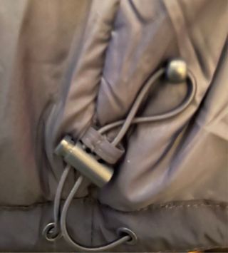 Anorak azul marino con capucha