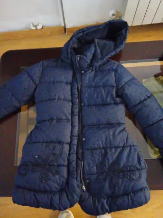 Abrigo niña azul con puntos