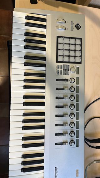 Controlador MIDI Korg Kontrol49