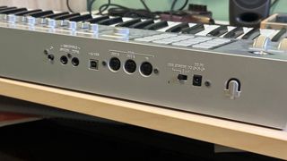 Controlador MIDI Korg Kontrol49