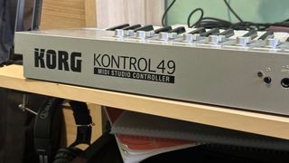 Controlador MIDI Korg Kontrol49