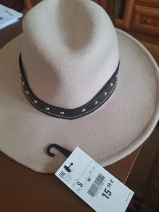 Elegante sombrero beige