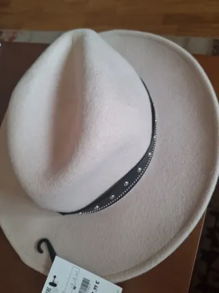 Elegante sombrero beige