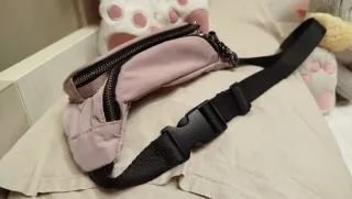 Riñonera rosa y negra Niña