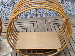 Estanterías redondas de bambú y madera