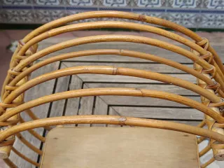 Estanterías redondas de bambú y madera