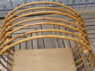 Estanterías redondas de bambú y madera