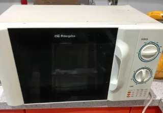 Electrodomésticos vitrocerámica, horno,campana.