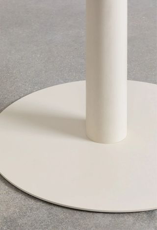 Mesa cuadrada Sklum beige metálica