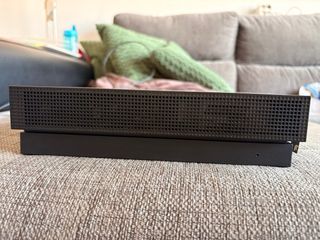 Xbox One X 1TB + Mando y Juegos