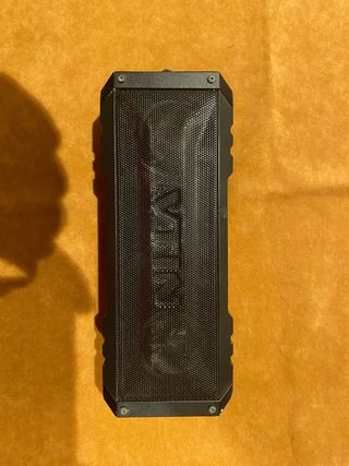 Altavoz portátil negro marca VTIN