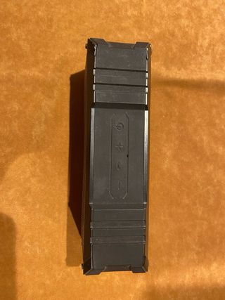 Altavoz portátil negro marca VTIN