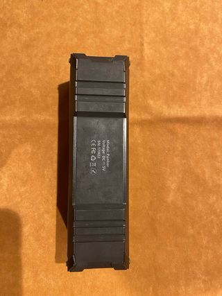 Altavoz portátil negro marca VTIN