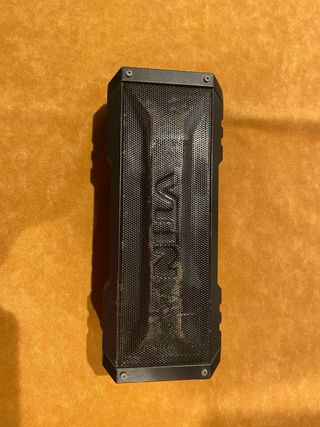 Altavoz portátil negro marca VTIN