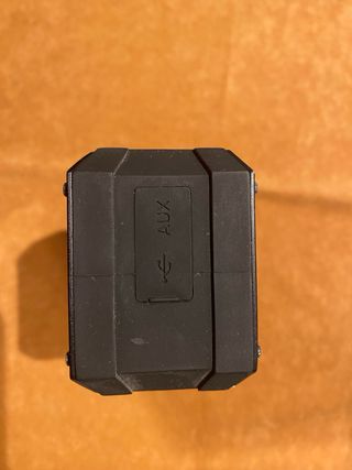 Altavoz portátil negro marca VTIN