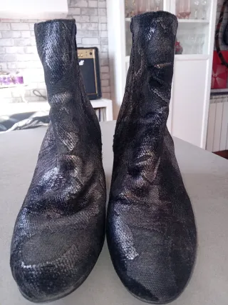 Botines piel estampados gris y plata