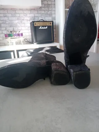 Botines piel estampados gris y plata