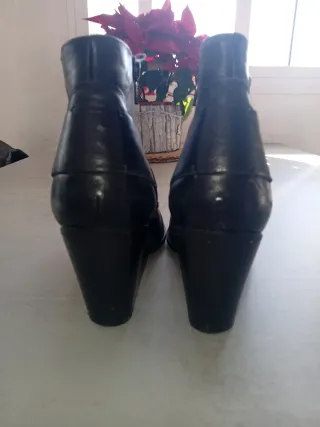 Botines de piel negros con hebilla