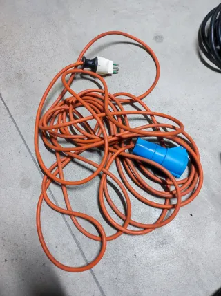 Prolunghe industriali blu e arancioni